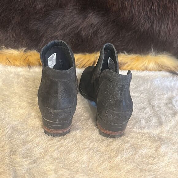 Sorel booties 6.5 (6002) - Picture 4 of 7